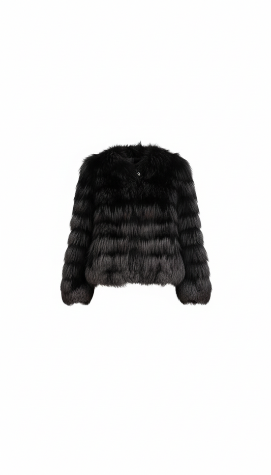 Pelliccia di volpe grigia con righe orizzontali