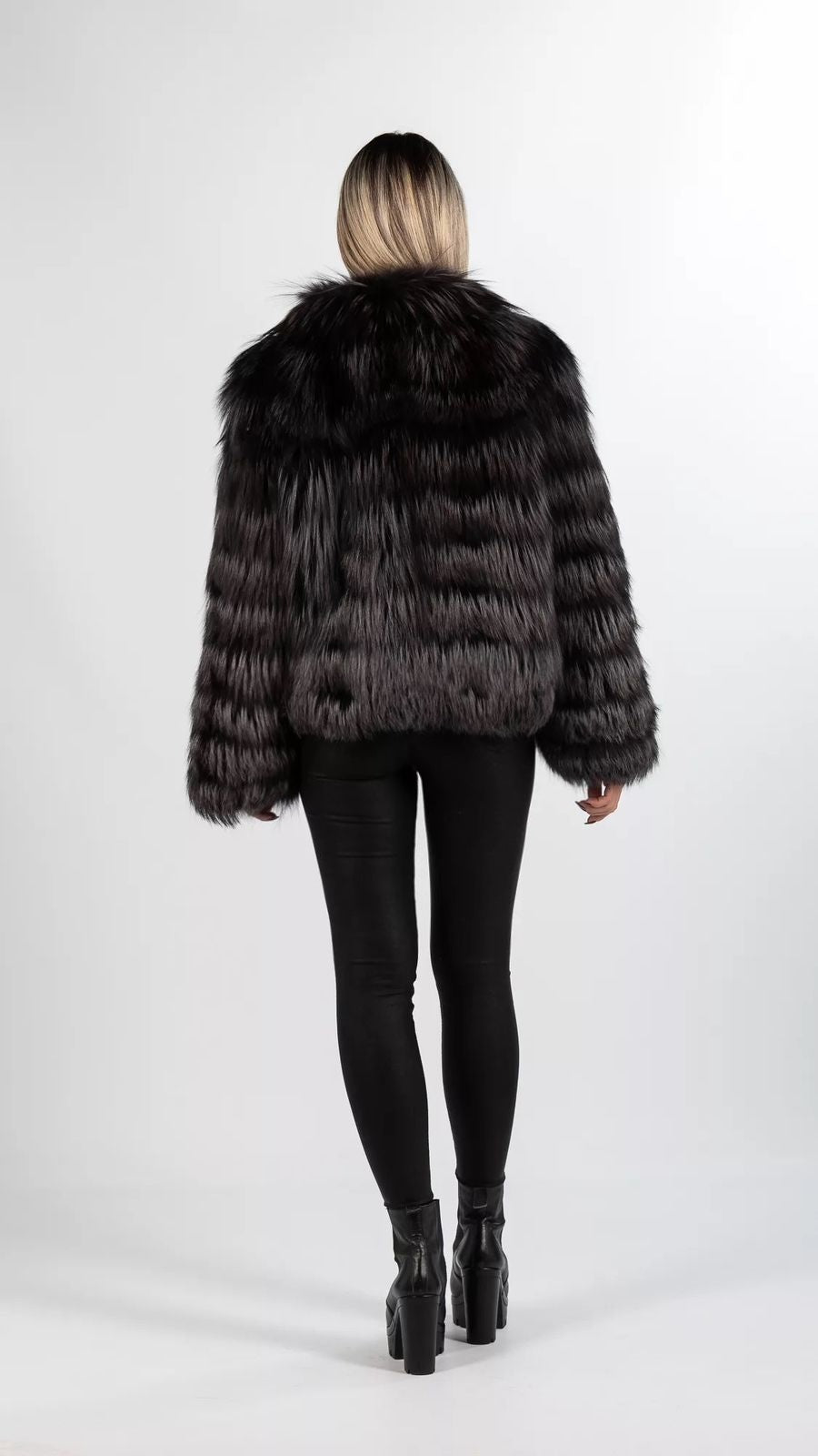 SAINT MORITZ - Volpe Full Skin - SU MISURA - Realizzato interamente a mano - certificato SAGA Furs