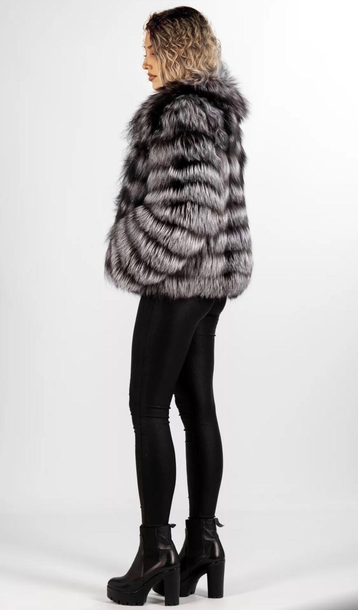 SAINT MORITZ - Volpe Full Skin - SU MISURA - Realizzato interamente a mano - certificato SAGA Furs