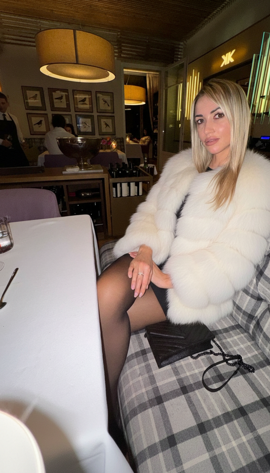 Pelliccia di volpe bianca con righe oriz