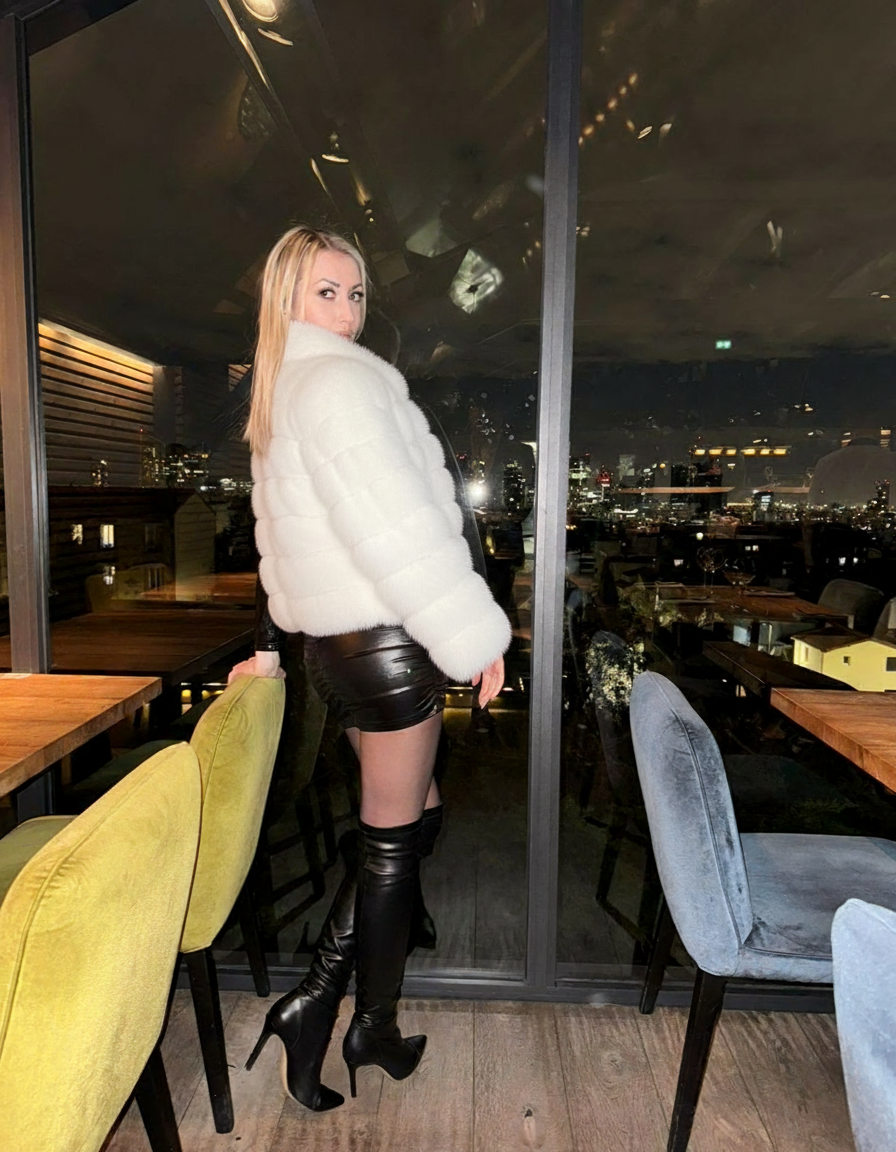 Bolero in Pelliccia di Volpe Bianca a righe orizzontali